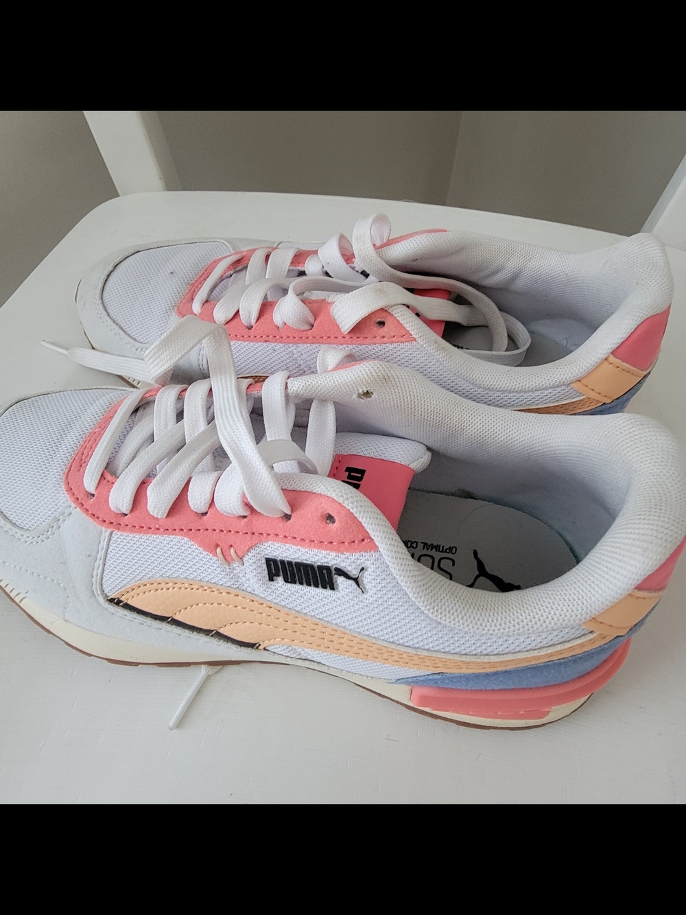 PUMA Women’s White Pink Peach Low-Top Sneakers Size 7